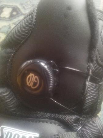 Продам мужские демисезонные спортивные ботинки..