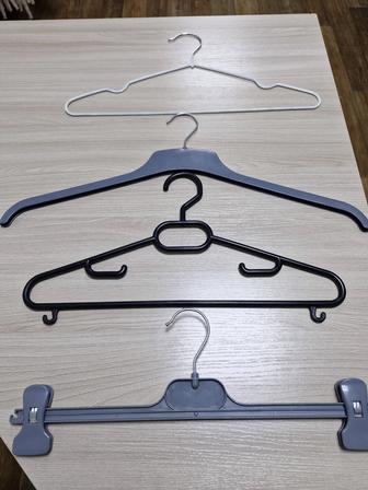 Продам вешалки для одежды б/у
