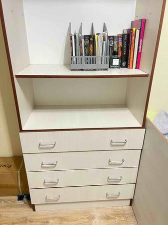 Продам шкаф книжный