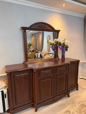 Классическая витрина комод с зеркалом (комплект)