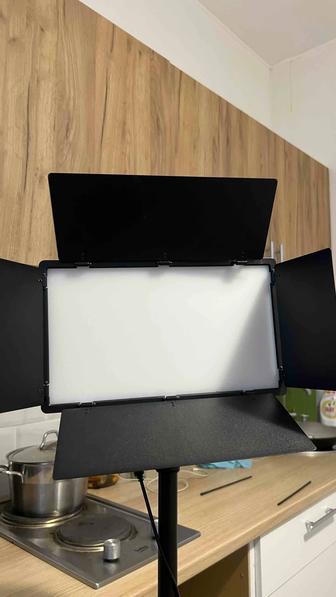 Видеосвет в хорошем качестве.Мощност очень ярко.