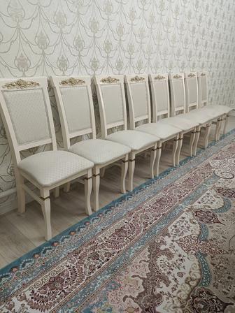 Стол стулья для гостиной