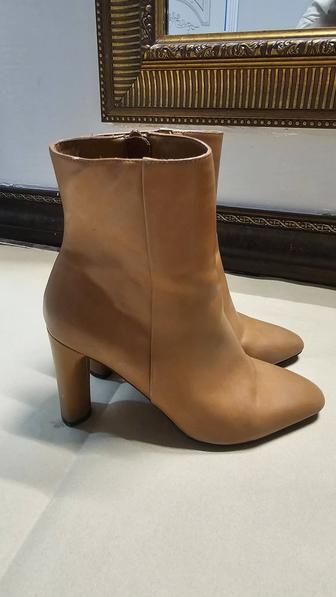 Кожаные ботильоны карамельного цвета