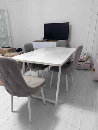 Продам обеденный стол