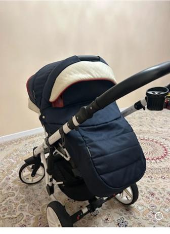 Продам детскую коляску 3в1