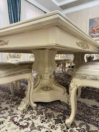 Стол со стульями