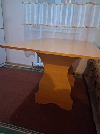 Обеденный стол