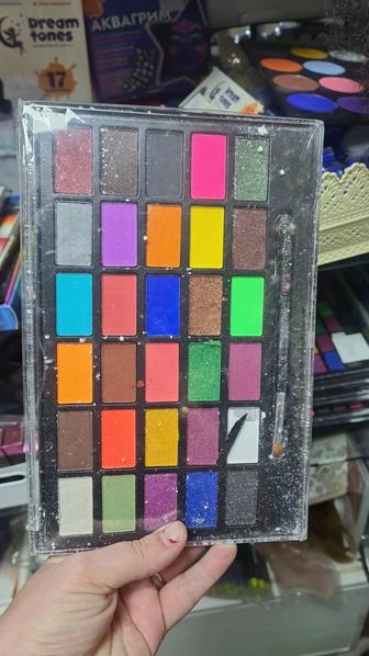 Аквагрим продам с треснутой крышкой.