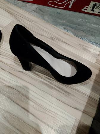 Туфли разные 37 размер, ношены один раз