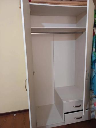 Шкаф и Спальный кроват в хорошом состояние