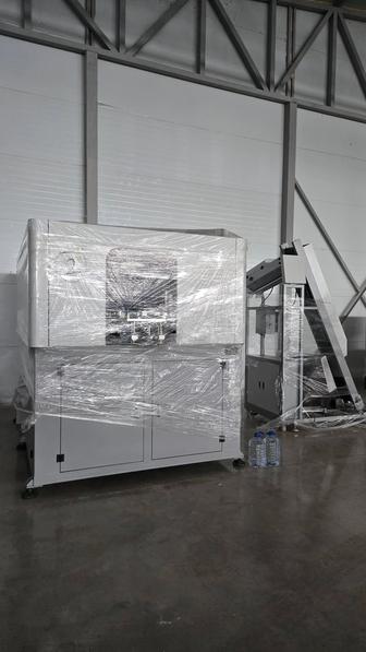 Автомат полуавтомат для выдува бутылок.