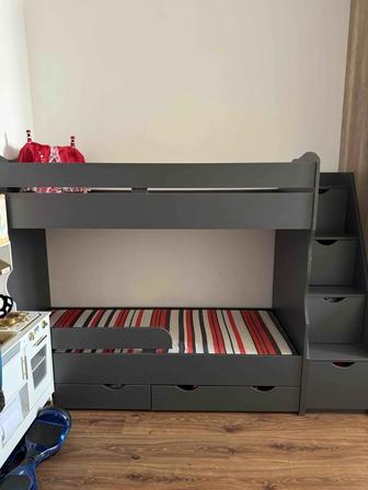 Двухъярусная кровать