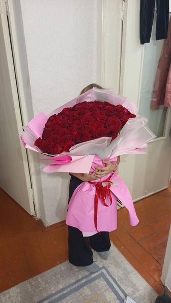 Свежий букет роз 75штук