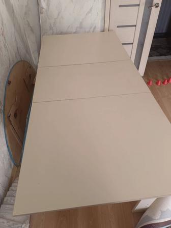 Продам книжный стол.