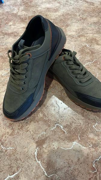 Продам мужские ботинки