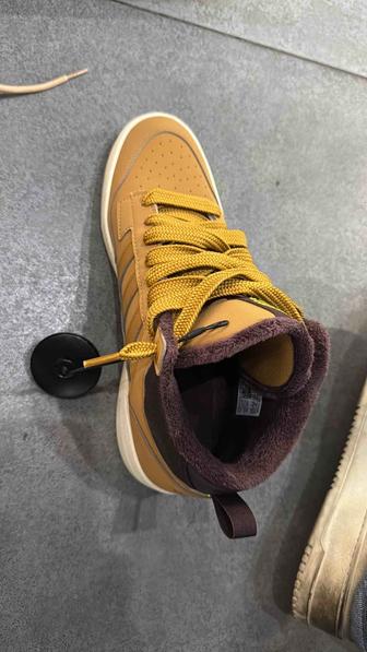 Адидас кроссовки