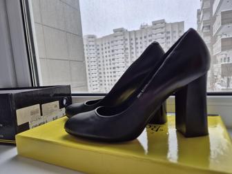 Продам черные туфли