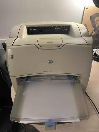 Принтер HP LaserJet 1200 рабочий, полный картридж