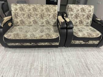 Продам старый диван и кресло