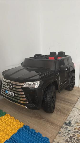 Продам детский электромобиль лексус