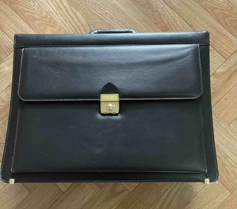 Портфель/кейс/дипламат кожаный
Фирмы Amiet (Швейцария)