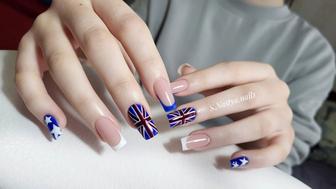 Маникюр, смарт педикюр.