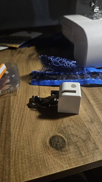 Оверлочная лапка