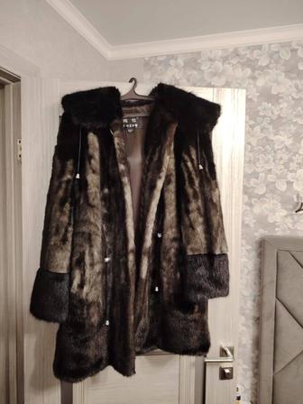 Шуба в отличном состоянии.