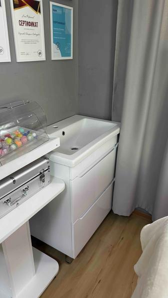 Продам раковину с тумбой