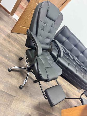 Офисное кресло с массажером, в отличном состоянии