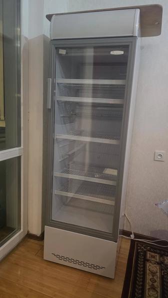 Продам витринный холодильник