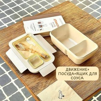 Ланчбокс с отделением для соуса и палочками