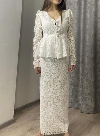 Костюм двойка вечерний сатылады.Белый