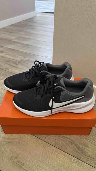Продам кроссовки Nike