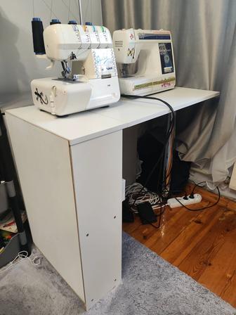 Маникюрный стол белый 88см50см