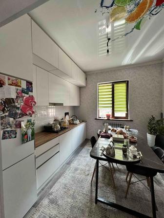 Обеденный стол