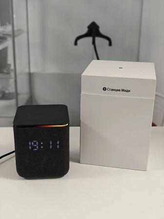 Умная колонка Алиса Яндекс Станция Миди