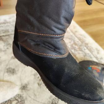 Продам демисезонные сапоги Olang