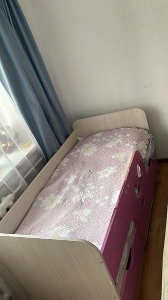 Продам детскую кровать с ящиками хранения