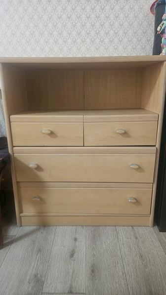 Продам пенал, тумбу и компьютерный стол