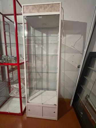 Торговая витрина б/у с 4 стеклянными полками, нижним шкафчиком ДинарТоргМаш