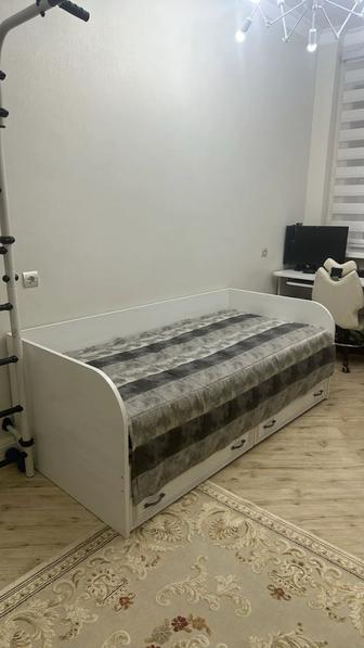 Кровать с ортопедическим матрасом 1,90 см