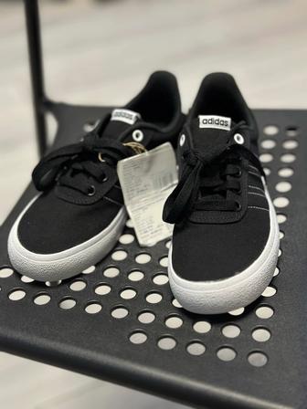 Новые фирменные кеды Adidas 35р