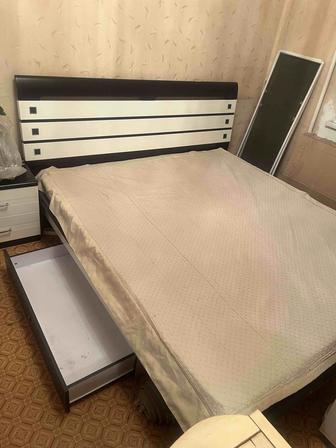 Продам двух спальную кровать матрас в комплекте