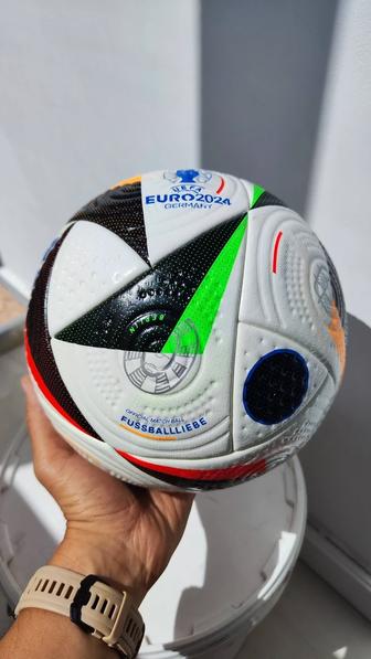 Оригинальный мяч adidas Fussballliebe