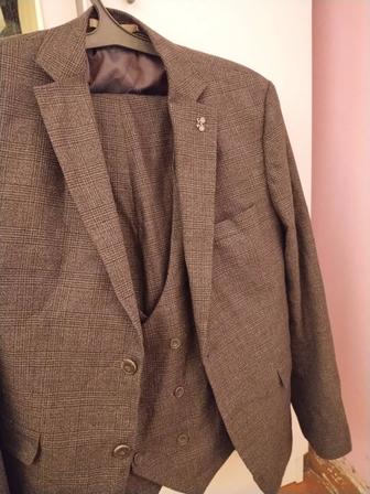 Костюм тройка новая