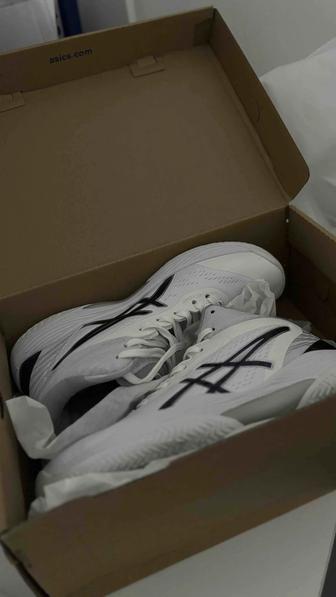 кроссовки Asics