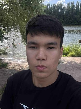 Официант / официантка