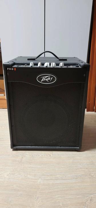 Басовый комбоусилитель с тюнером Peavey MAX 112