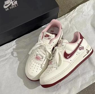 Продам кроссовки новые